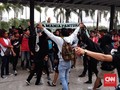 Hujan Deras, Suporter Timnas Indonesia U-16 Banjiri Stadion