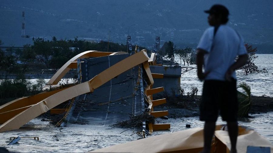 The damage after the earthquake and tsunami is pictured in Palu, Central Sulawesi, Indonesia, October 1, 2018. REUTERS/Athit Perawongmetha