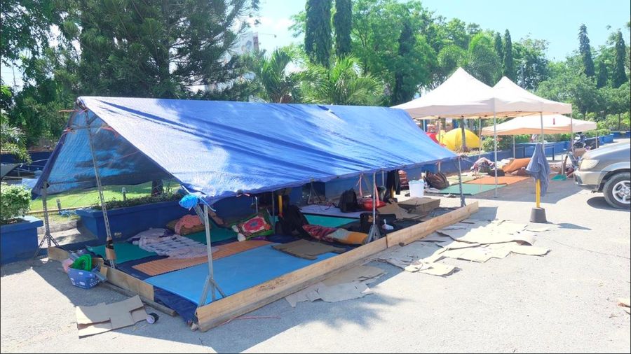 Walaupun Kondisi bangunan KPP mengalami kerusakan mereka tetap melayani pelayanan pajak.