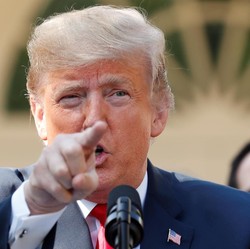 Terus Menerus Serang The Fed, Akankah Trump Memecat Powell?