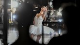 Anak-anak muda di Perancis masih menganggap penari balet sebagai karier yang menjanjikan. Oleh karena itu bisa diterima sebagai Paris Opera Ballet merupakan kebanggaan tersendiri, walau harus berlatih tekun setiap harinya.