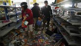 Asosiasi Pengusaha Ritel Indonesia (Aprindo) menyebut barang dagangan di 41 gerai minimarket di Palu diambil korban gempa dan tsunami di Palu. (REUTERS/Athit Perawongmetha)