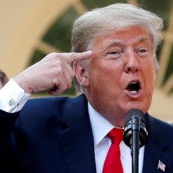 Bursa AS Rontok, Trump Juga Harus Salahkan Diri Sendiri