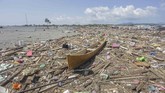 Suasana kawasan pantai Taipa, Palu Utara, yang dulu dikenal indah, kini tinggal puing-puing setelah dilanda gempa dan tsunami. (ANTARA FOTO/Muhammad Adimaja/nz/18)