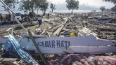 Pasca gempa, Pantai Taipa jadi salah satu kawasan yang diterjang gelombang tsunami hingga hancur. ANTARA FOTO/Muhammad Adimaja/nz/18