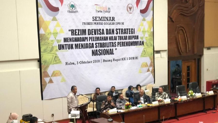 Nilai tukar rupiah terhadap dolar AS masih dalam tren pelemahan. Mata uang Garuda sudah menembus level psikologis baru Rp 15.000/US$.