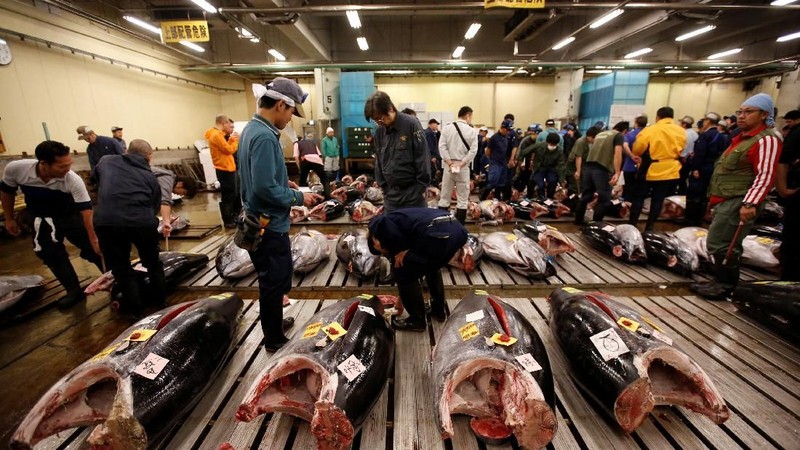 Para pedagang ikan berduka akibat pasar ikan yang berusia 50 tahun terpaksa ditutup dan direlokasi 