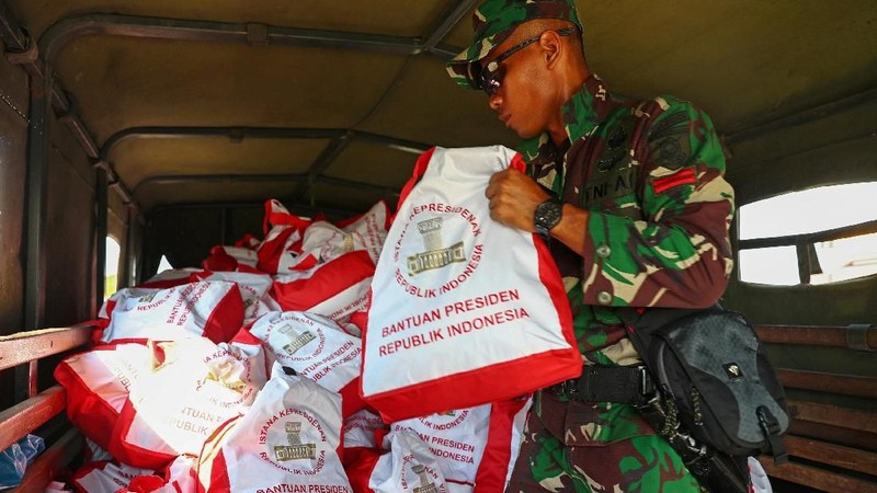 Bencana yang menimpa di Sulawesi tengah ini mendapatkan bantuan bahan makanan berupa bahan makanan, pakaian, dan sukarelawan