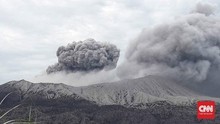 Gunung Dukono Sembur Abu Vulkanik 800 Meter, Bandara Lumpuh