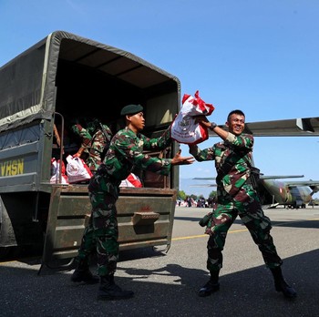Bantuan Logistik Korban Gempa Palu Terus Berdatangan