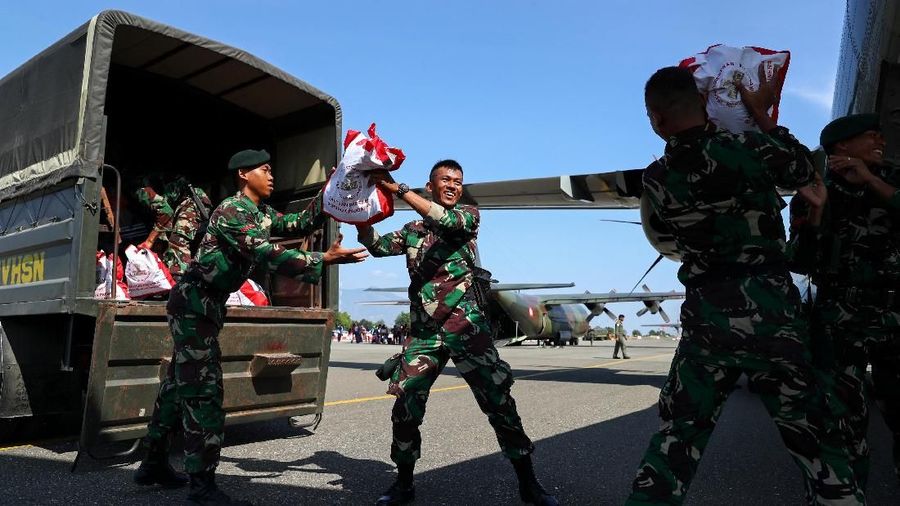 Bencana yang menimpa di Sulawesi tengah ini mendapatkan bantuan bahan makanan berupa bahan makanan, pakaian, dan sukarelawan