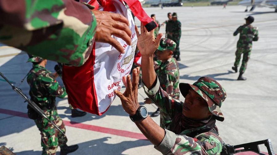Bencana yang menimpa di Sulawesi tengah ini mendapatkan bantuan bahan makanan berupa bahan makanan, pakaian, dan sukarelawan