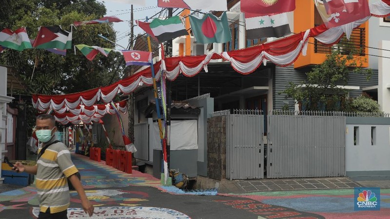 Untuk menghias kampung ini, salah satu warga menghabiskan dana lebih dari 10 juta.