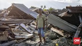 Parman (34) jadi salah satu warga yang selamat dari 'amukan' tanah di Kelurahan Petobo, Sigi, Sulawesi Tengah akibat gempa 7,4 SR pekan lalu. Dia selamat setelah berjuang lebih dari satu jam untuk keluar dari area likuifaksi atau penggemburan lapisan tanah pasir akibat guncangan gempa. (CNN Indonesia/Adhi Wicaksono)