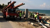 PLN sebelumnya juga telah mengirimkan 30 genset, 12 crane dan 636 tim gabungan untuk mempermudah dan mempercepat perbaikan listrik di Donggala dan Palu. (ANTARA FOTO/Akbar Tado/ama/18.).