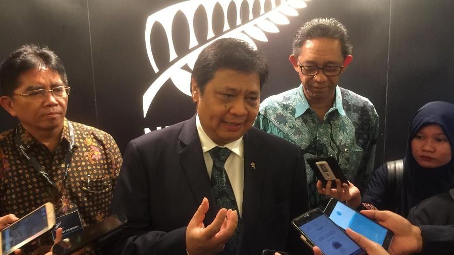 Perubahan industri atau revolusi industri dinilai menakutkan karena digitalisasi dikhawatirkan akan merebut lapangan kerja yang ada saat ini.