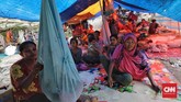 Terhitung sudah 7 hari mereka tinggal di tenda pengungsian di perbukitan Gunung Sigiba. (CNN Indonesia/Adhi Wicaksono)
