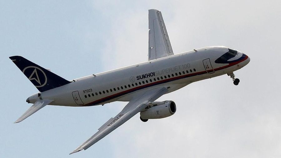Sebuah pesawat milik maskapai Rusia terbakar saat melakukan pendaratan darurat di Bandara Sheremetyevo.