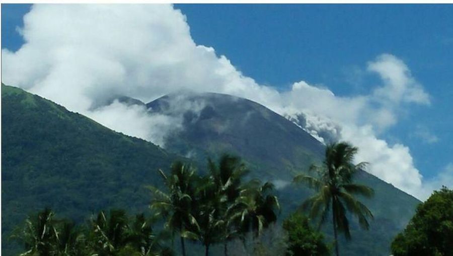 Gunung Gamalama Erupsi.