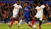 Manajer Chelsea Maurizio Sarri senang dengan performa Willian dan kawan-kawan. Tetapi pelatih asal Italia itu mengkritik performa lini belakang timnya yang belum memuaskan. (Action Images via Reuters/Andrew Boyers)