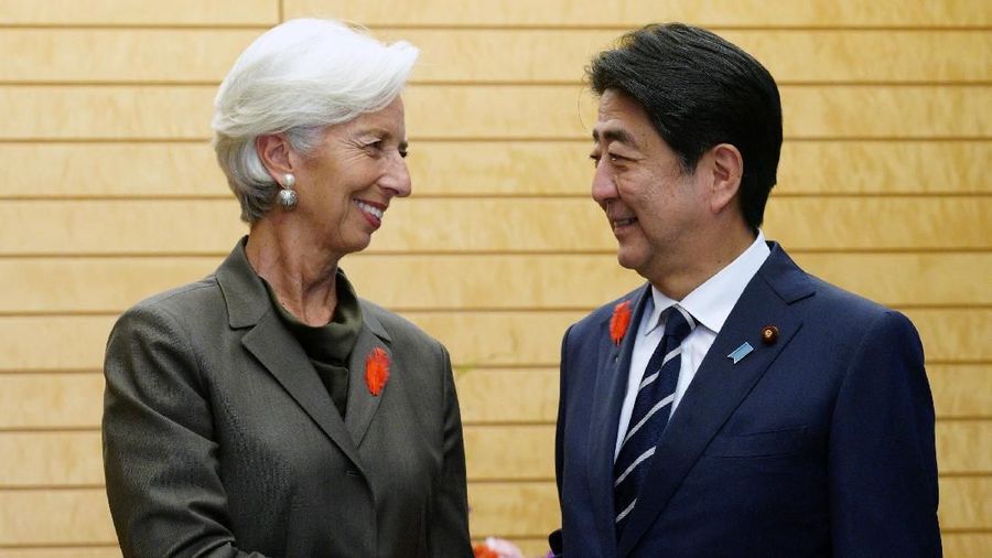 Jepang menghadapi kenaikan risiko karena adanya ketegangan perdagangan global dan ketidakpastian atas dampak kenaikan pajak penjualan pemerintah.