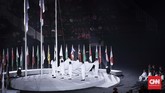 Pengibaran bendera Asian Paralympic Committee pada pembukaan Asian Para Games 2018 di Stadion Utama GBK, Jakarta (6/10). (CNN Indonesia/ Hesti Rika)