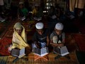 Anak Rohingya Belajar dan Berlindung di Madrasah