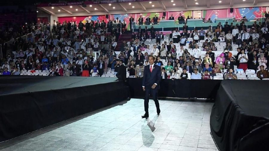 Pada Sabtu malam (6/10/2018), Presiden Joko Widodo membuka event Asian Para Games 2018 dengan tidak biasa, yakni dengan memanah seperti Arjuna.