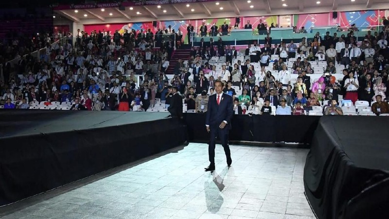 Pada Sabtu malam (6/10/2018), Presiden Joko Widodo membuka event Asian Para Games 2018 dengan tidak biasa, yakni dengan memanah seperti Arjuna.