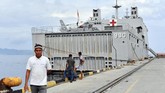 KRI dr Soeharso-990 didatangkan ke Palu untuk mengobati dan merawat korban bencana gempa dan tsunami di Palu dan Donggala. AFP PHOTO / ADEK BERRY