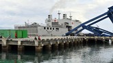 KRI dan KAL yang telah digerakkan dan sedang melaksanakan operasi bantuan kemanusiaan yakni KRI Makasar-590, KRI Ahmad Yani-351, KRI Soeharso-990, KRI Layang-805, KRI Surabaya-591 dan Kapal Angkatan Laut (KAL) Birang dan KAL Suluh Pari. / AFP PHOTO / ADEK BERRY