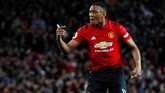 Enam menit berselang setelah gol Juan Mata, Anthony Martial membuat gawang Newcastle United yang dikawal Martin Dubravka kembali bergetar. Skor imbang 2-2 pada menit ke-76. (REUTERS/Phil Noble)
