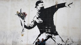 Lukisan Primata Banksy Bakal Dilelang Hingga Rp35 Miliar