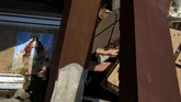 Sejumlah rumah ibadah juga turut hancur karena gempa dan tsunami yang menerjang Sulteng. (REUTERS/Beawiharta)
