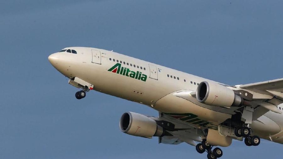 Altilia pernah jadi simbol booming ekonomi Italia tetapi alami kesulitan akibat persaingan dengan penerbangan berbiaya rendah dan kereta api cepat.