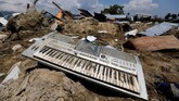 Pemerintah menargetkan kehidupan di Palu dan daerah lain yang terdampak gempa bisa bergeliat kembali sepekan pacagempa dan tsunami. (REUTERS/Beawiharta)