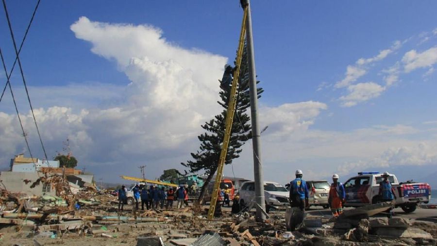 Dengan masuknya aliran listrik di Sulteng pasca gempa, warga Palu sudah dapat memanfaatkan penerangan saat beraktivitas di malam hari.