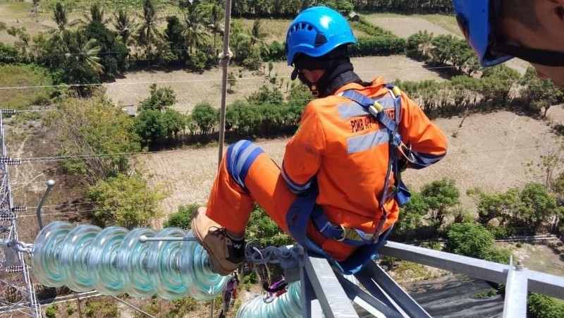 Dengan masuknya aliran listrik di Sulteng pasca gempa, warga Palu sudah dapat memanfaatkan penerangan saat beraktivitas di malam hari.