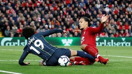 FOTO: Duel Sengit Liverpool vs Manchester City di Anfield