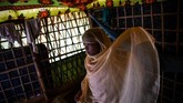 Anak-anak Rohingya kini mengandalkan madrasah yang di bangun di lokasi pengungsian sebagai satu-satunya tempat pendidikan mereka (AFP PHOTO / CHANDAN KHANNA)