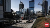 Dari Stasiun MRT Dukuh Atas warga bisa duduk-duduk santai atau sambil menunggu kereta dengan pemandangan gedung-gedung tinggi yang ada kawasan Sudirman-Thamrin.