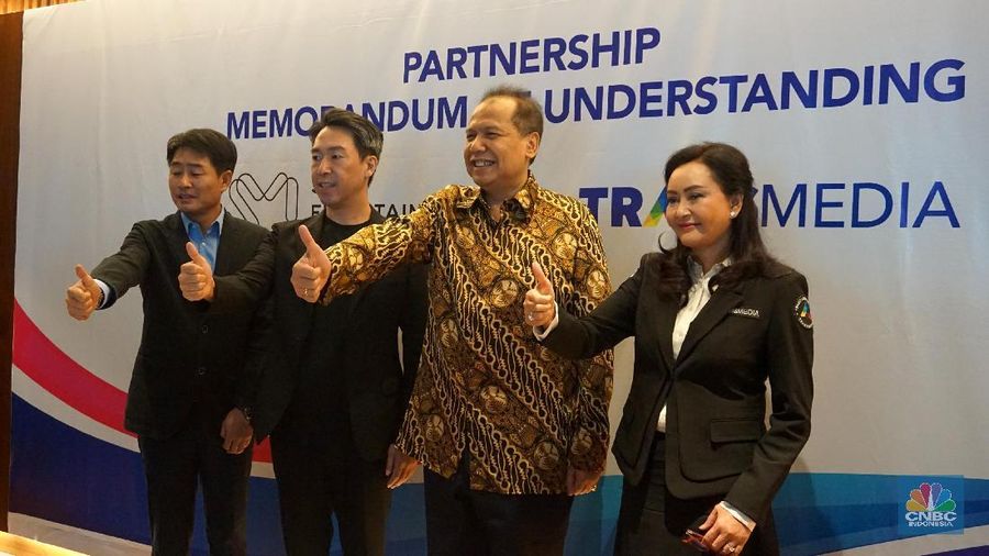Pertemuan tersebut untuk menjalim kerjasama antara Transmedia dengan perusahaan hiburan terbesar di Korea Selatan tersebut.