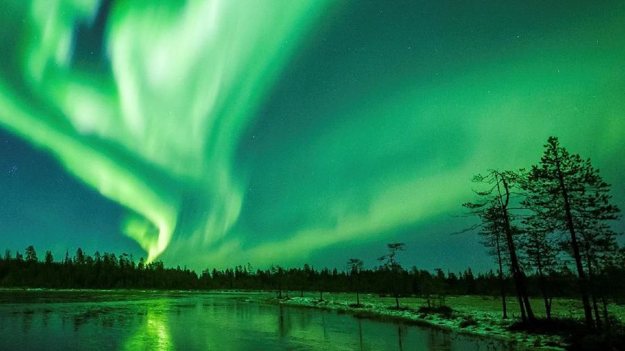 Waktu yang tepat untuk melihat aurora borealis pada bulan September dan Oktober dan Maret dan April.