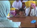 VIDEO: Siswa SD di Madura Belajar Sambil Emong Adik di Kelas