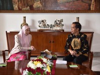 Jokowi Bertemu Istri Anwar Ibrahim, Bahas Teroris, CPO & TKI