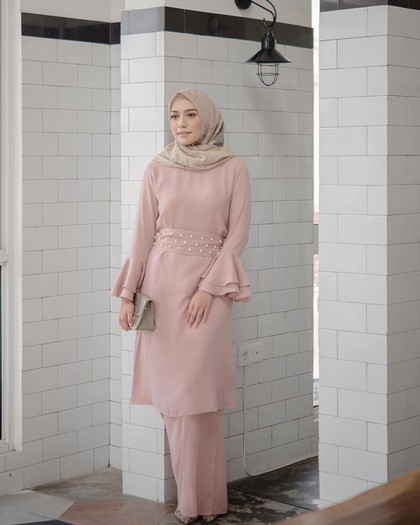  Foto  Inspirasi Baju  Kondangan  Hijab Ala Si Cantik Mega 
