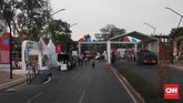 Suasana area Pintu masuk Gelora Bung Karno terlihat lengang dari wira-wiri penonton Asian Para Games 2018. (CNN Indonesia/Andry Novelino)