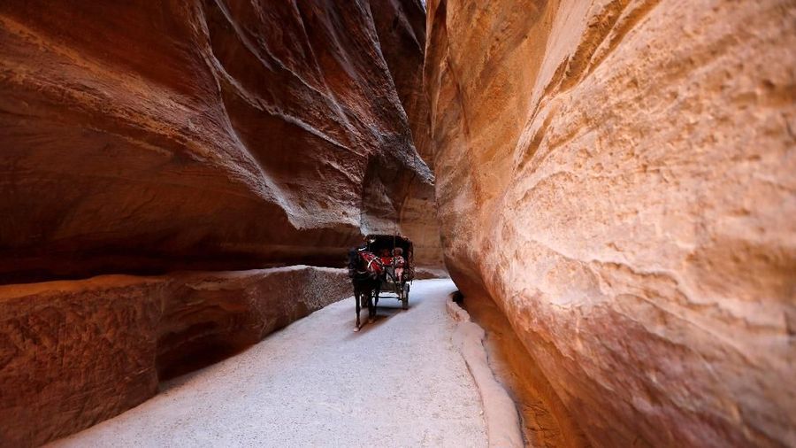 Taman Arkeologi Petra dinyatakan sebagai situs Warisan Dunia UNESCO, dan pada tahun2007 dinobatkan sebagai salah satu dari tujuh keajaiban dunia yang baru.