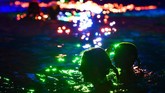 Diketahui, 800 juta orang menggantungkan hidupnya dari hasil lautan. Menyelamatkan terumbu karang berarti menyelamatkan kehidupan laut dan masa depan manusia. (AFP PHOTO / Fabrice COFFRINI)