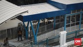 Calon penumpang mulai mengikuti uji coba fasilitas baru Stasiun Cakung, Jakarta, Selasa, 9 Oktober 2018. (CNN Indonesia/Adhi Wicaksono)